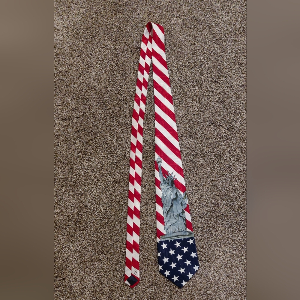 Red and Blue Striped Tie with Statue of Liberty